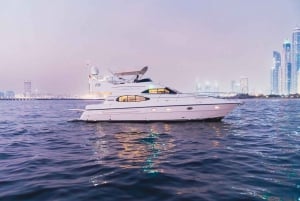 Dubai Yacht Tour - Boat Trip upto 12 guests Private event