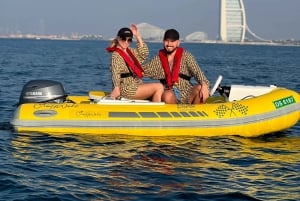 Dubai: Self-Drive boat tour for 30, 60 or 90 mn