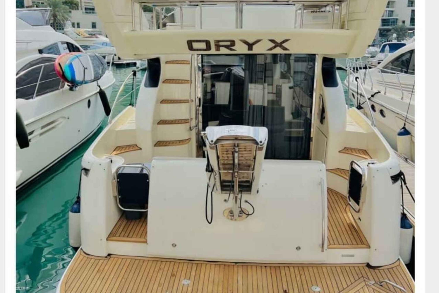 Luxe privéboottocht van 50 voet in de jachthaven van Dubai