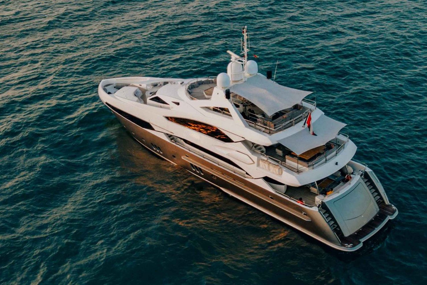 Sunseeker Superyacht: VIP Dinner, Premium Drinks& Live Music