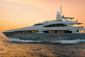 Dubai: Sunseeker Superyacht VIP Dinner, Drinks & Live DJ