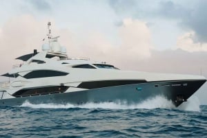 Dubai: Sunseeker Superyacht VIP Dinner, Drinks & Live DJ