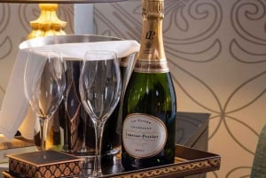 Dubai: Sunseeker Superyacht VIP Dinner, Drinks & Live DJ