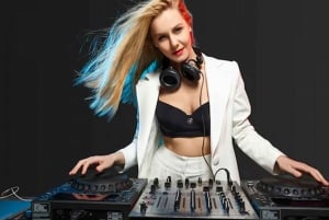 Dubai: Sunseeker Superyacht VIP Dinner, Drinks & Live DJ