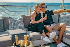 Dubai: Sunseeker Superyacht VIP Dinner, Drinks & Live DJ