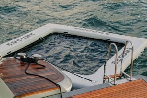 Dubai: Sunseeker Superyacht VIP Dinner, Drinks & Live DJ