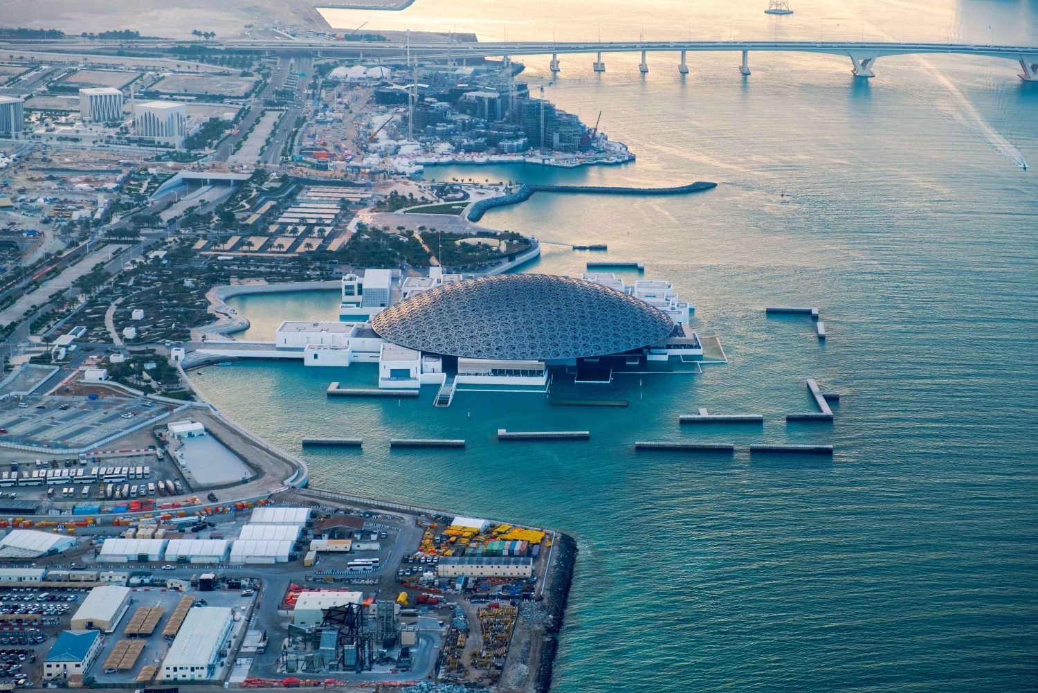 Abu Dhabi Tour: Sheikh Zayed Mosque, Louvre & Zayed Museum