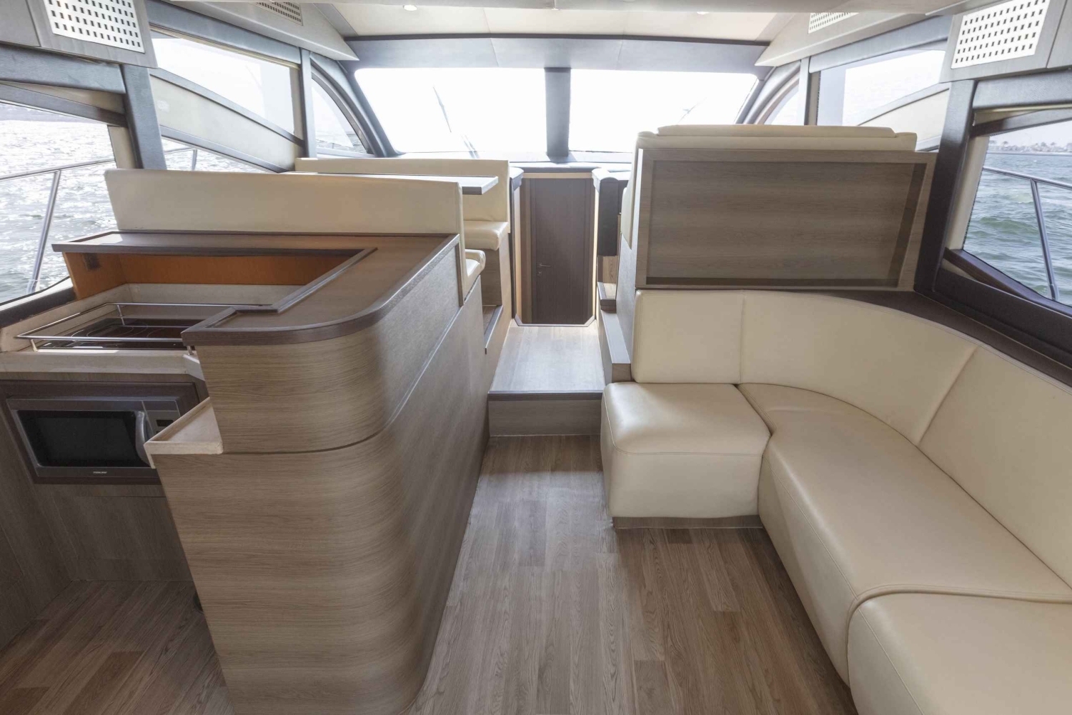 Prisbillig yachtudlejning Viktoriia fra Dubai Marina