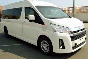 Arrivée et départ de l'aéroport de Dubaï avec SUV et mini-bus