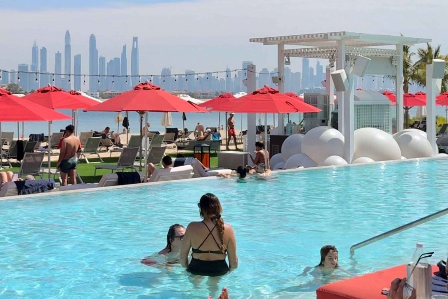 Dubai: Día de playa en la Palmera con vistas al horizonte