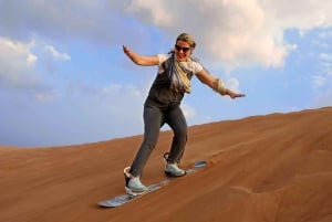 Ørkensafari i Dubai med kameltur, sandboarding og middag