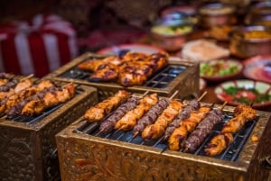 Ørkensafari i Dubai med kameltur, sandboarding og middag