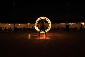 Aavikkosafari Dubaissa kameliratsastuksella, hiekkalaudalla laskemisella ja illallisella