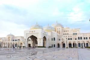 Abu Dhabi: Full Day Live Guide Discovery Tour
