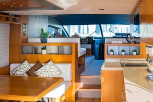 Upptäck den dolda ön i Dubai med Majesty 48ft Yacht