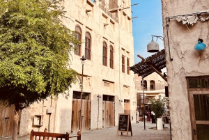 Descubre la Magia del Viejo Dubai en un tour a pie con guía