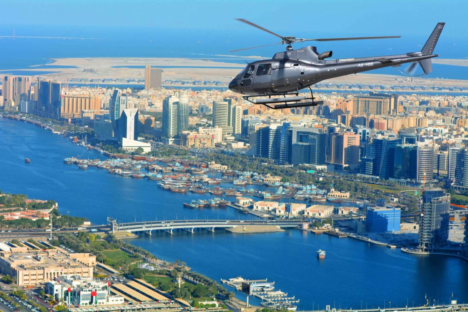 Dubai: 17 minuter lång helikopterflygning över Palm Jumeirah