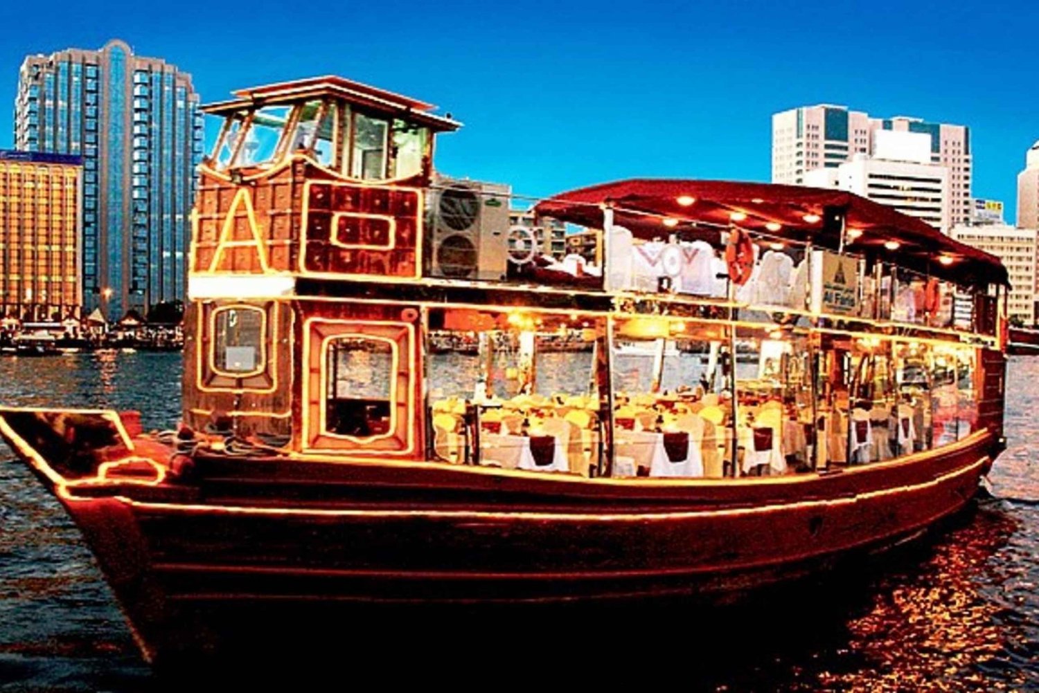 Dubai: 2 timmars kvällsutflykt med dhow-båt och middag
