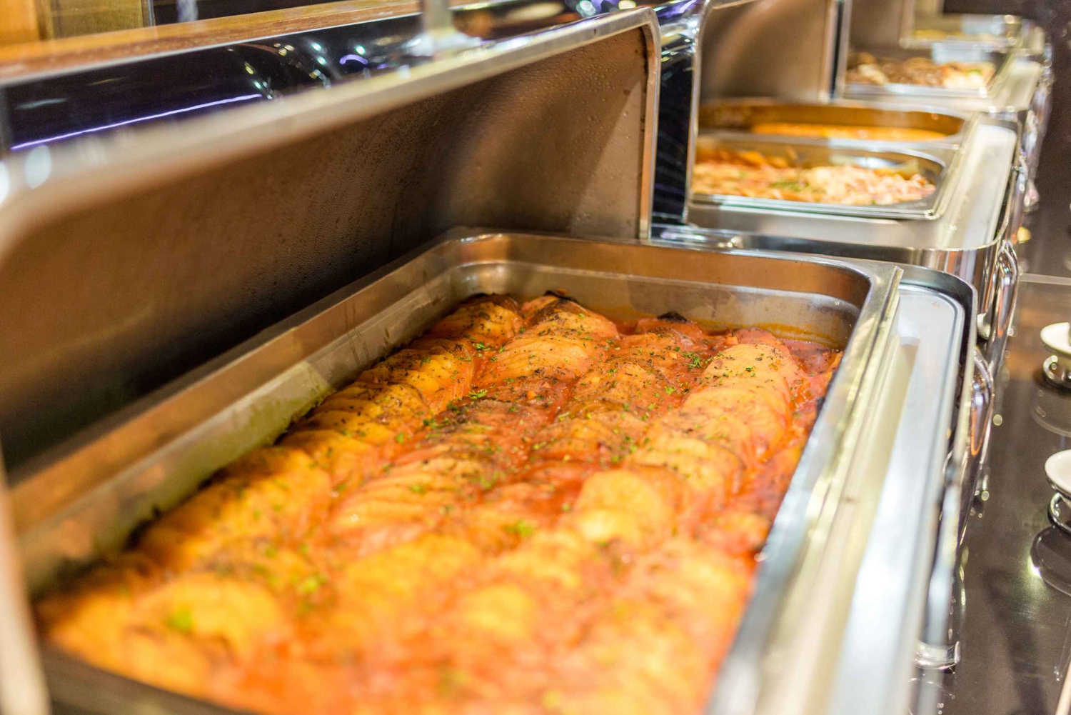 Dubai: Dhow-risteily ja illallinen: 2-tuntinen illallinen Dhow-risteily ja illallinen