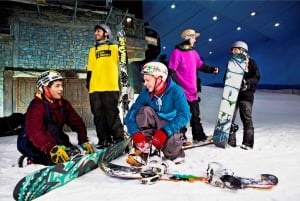 Dubai: 2-timmars eller heldagspass i backen på Ski Dubai