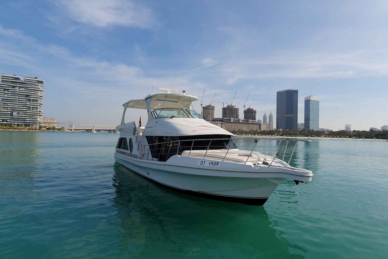 Dubai: 2 Hour Private Sightseeing Yacht with Soft Drinks