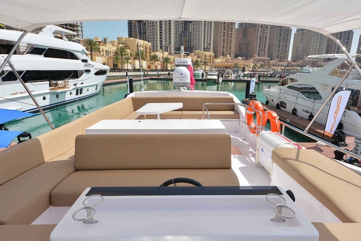 Dubai: 2-Hour Private Yacht Cruise around Burj Al-Arab