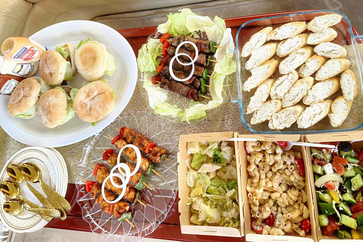 ドバイ：2時間のプライベートヨットクルーズ（ソフトドリンク付き、BBQオプション）