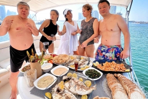 ドバイ：2時間のプライベートヨットクルーズ（ソフトドリンク付き、BBQオプション）