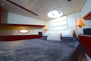 Dubai: Luxury Private 50 FT Yacht Cruise & (Sushi Optional)