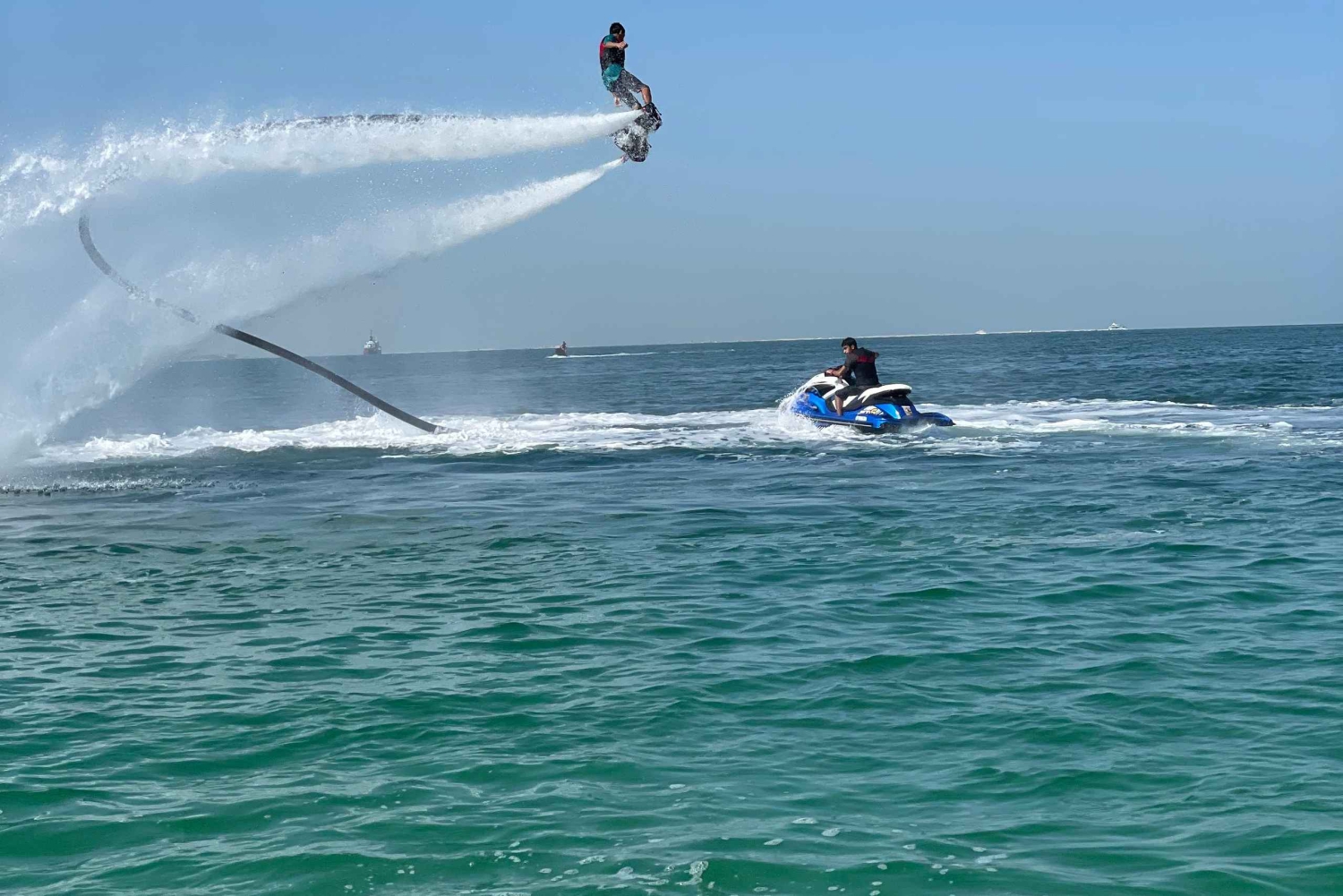 Dubái: 30 minutos de flyboard con instructor y helado gratis.