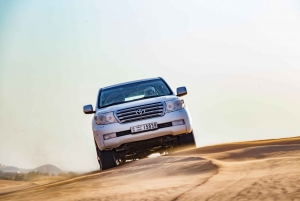 Dubai: 4WD Desert Safari Tour with BBQ Dinner and Live Show
