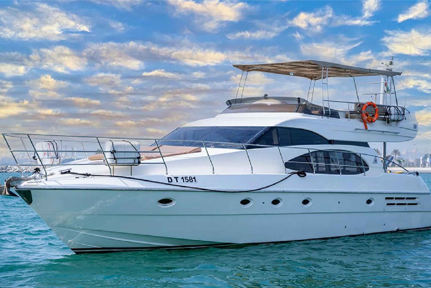 Dubai: Passeio de Iate de 58 pés pelo mar