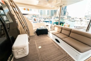 Dubai: Passeio de Iate de 58 pés pelo mar