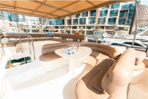 Dubai: Passeio de Iate de 58 pés pelo mar