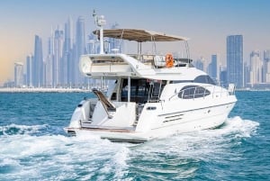 Dubai: Passeio de Iate de 58 pés pelo mar