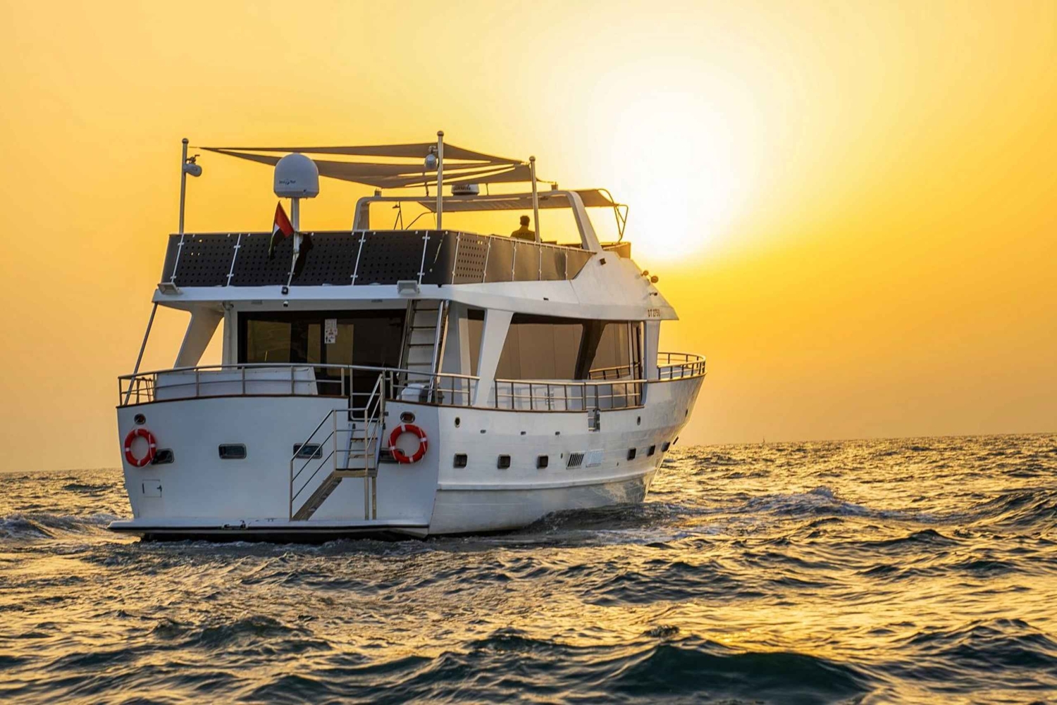 Dubai: iate de 70 pés para até 35 convidados