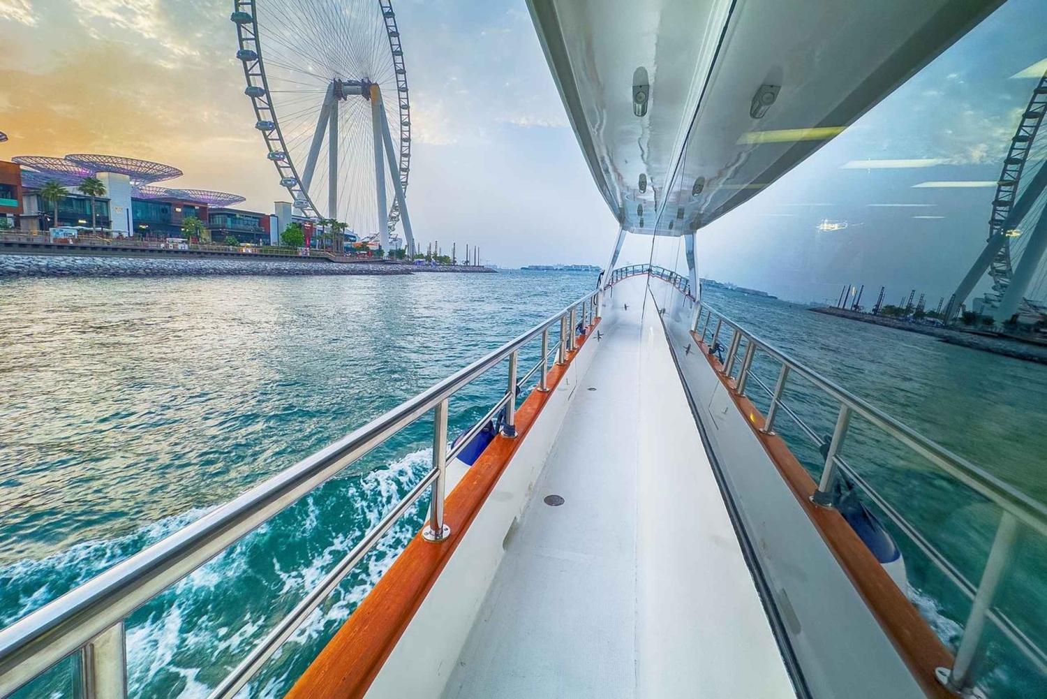 Dubai: iate de 70 pés para até 35 convidados