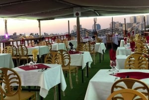 Dubai: 90-min Dhow Dinner Cruise med underholdningsshow