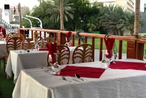 Dubai: cruzeiro com jantar em Dhow de 90 minutos com shows de entretenimento