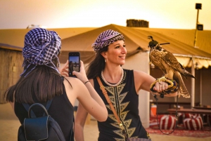 Dubai: Avontuurlijke duinbuggy safari, kamelenrit & BBQ diner