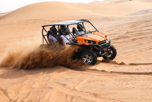 Dubai: Safari avventuroso in dune buggy, giro in cammello e cena con barbecue