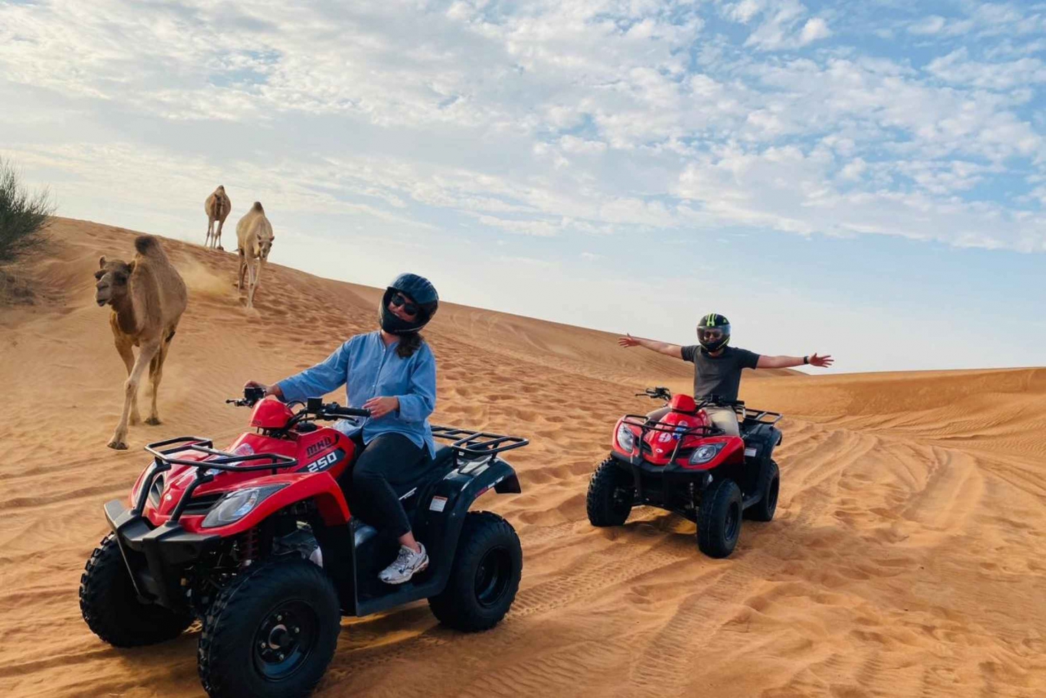 Dubai: Safari de aventura en quad, paseo en camello y refrescos