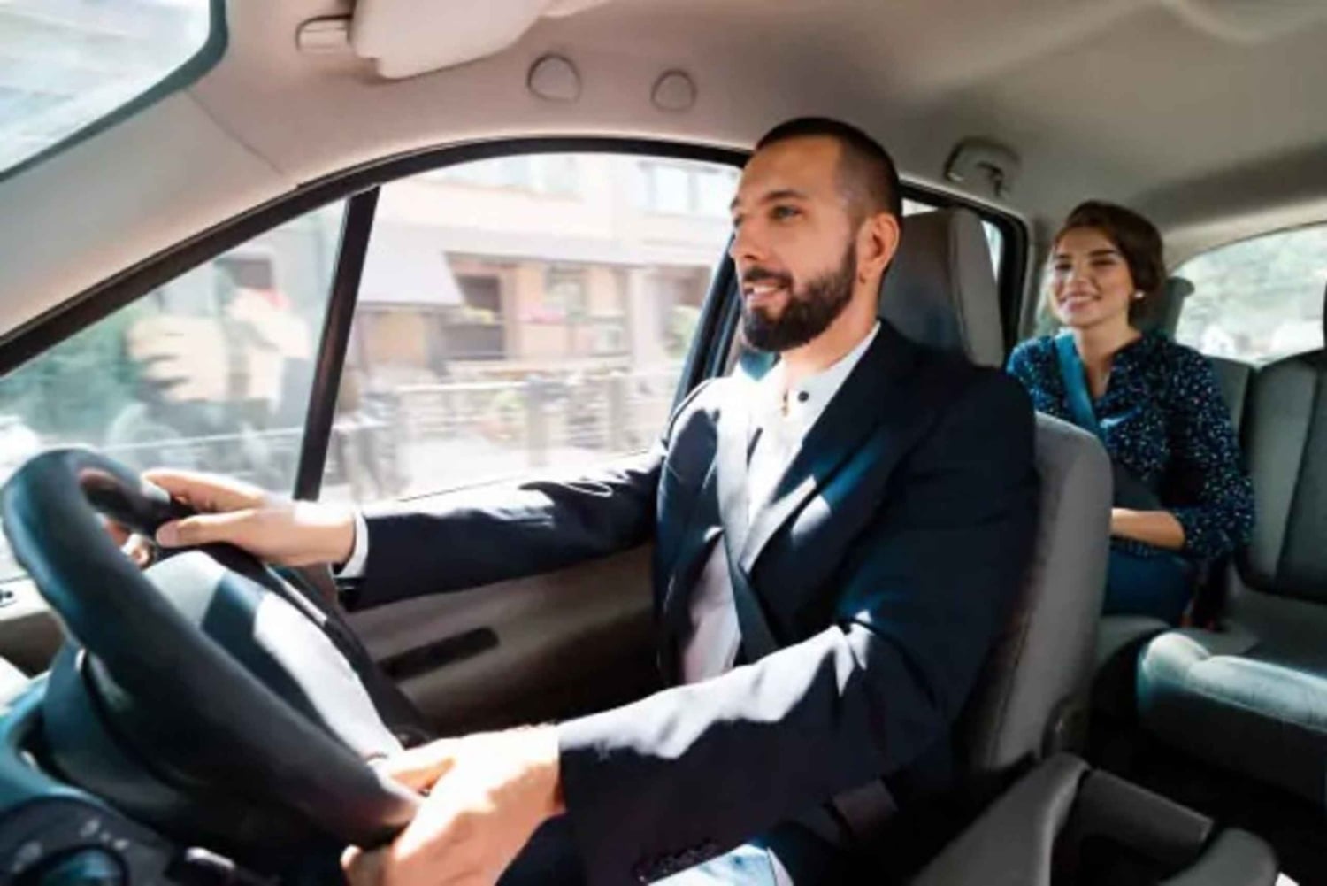 Аэропорт Дубая: частный трансфер в 1 сторону в Дубай в классе V