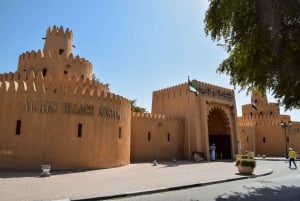 Dubai: Al Ain-oase, kamelenmarkt, oud museum en Jebel Hafeet