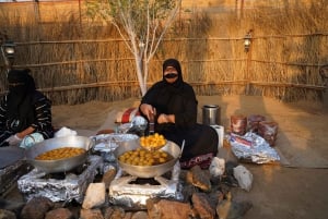 Dubai: Al Khayma Camp Experience BBQ-illallisella