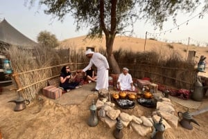 Dubai: Al Marmoom and Al Qudra Lakes Guided Tour with Dinner