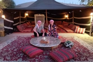 Dubaj: Wycieczka z przewodnikiem po jeziorach Al Marmoom i Al Qudra z kolacją