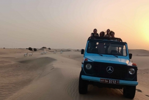 Dubai: Al Marmoom Oasis Vintage Safari, Dinner & Stargazing