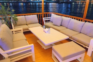 Дубай: прогулка на самом большом дау Al Seef с ужином и живым шоу