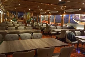 Дубай: прогулка на самом большом дау Al Seef с ужином и живым шоу